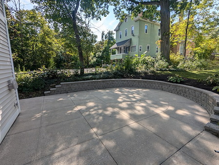 Concrete Cleaning After Winter: Salt Residue, Slime, and Stains on Driveways & Walkways