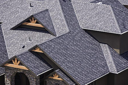 Soft Wash Roof Cleaning vs. Pressure Washing: What Syracuse Homeowners Should Know